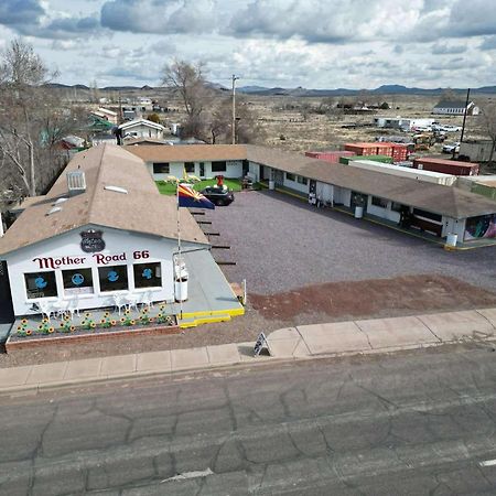 The Aztec Motel & Creative Space Seligman Bagian luar foto