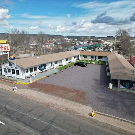The Aztec Motel & Creative Space Seligman Bagian luar foto