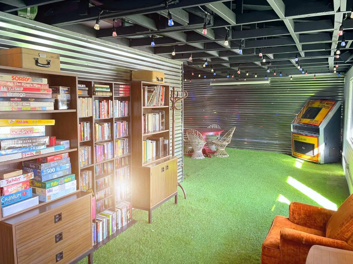 The Aztec Motel & Creative Space Seligman Bagian luar foto