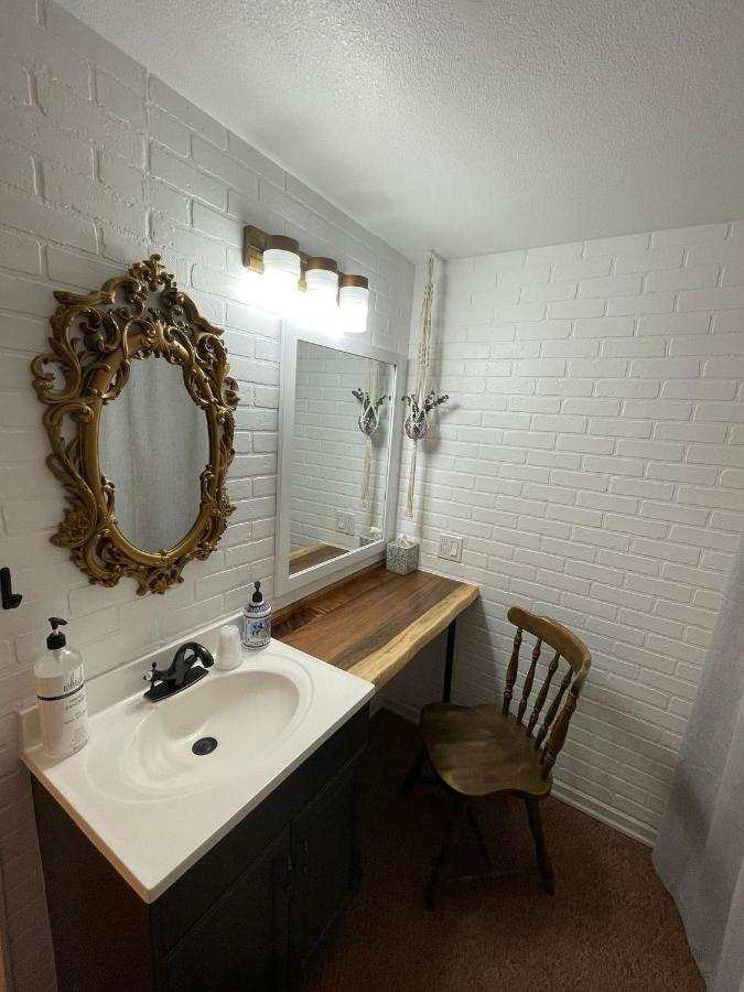 The Aztec Motel & Creative Space Seligman Bagian luar foto