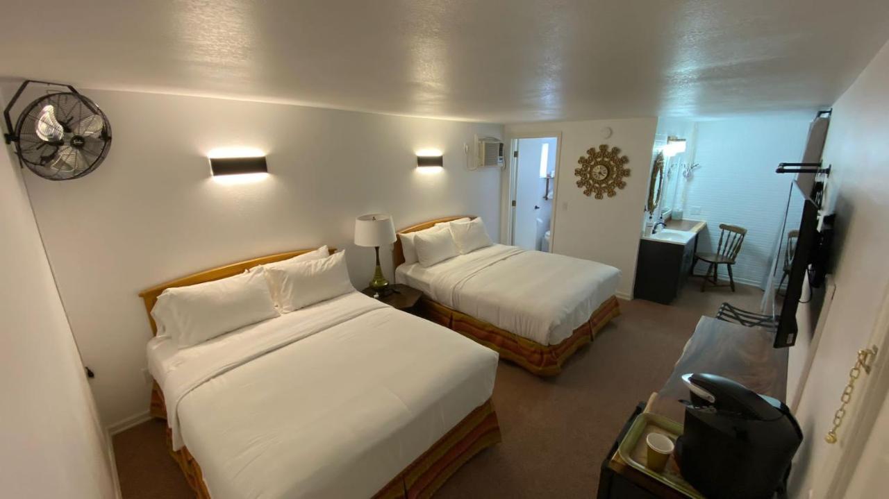 The Aztec Motel & Creative Space Seligman Bagian luar foto