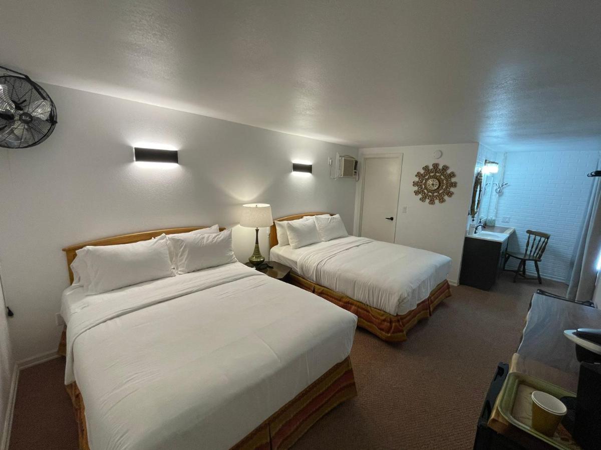 The Aztec Motel & Creative Space Seligman Bagian luar foto
