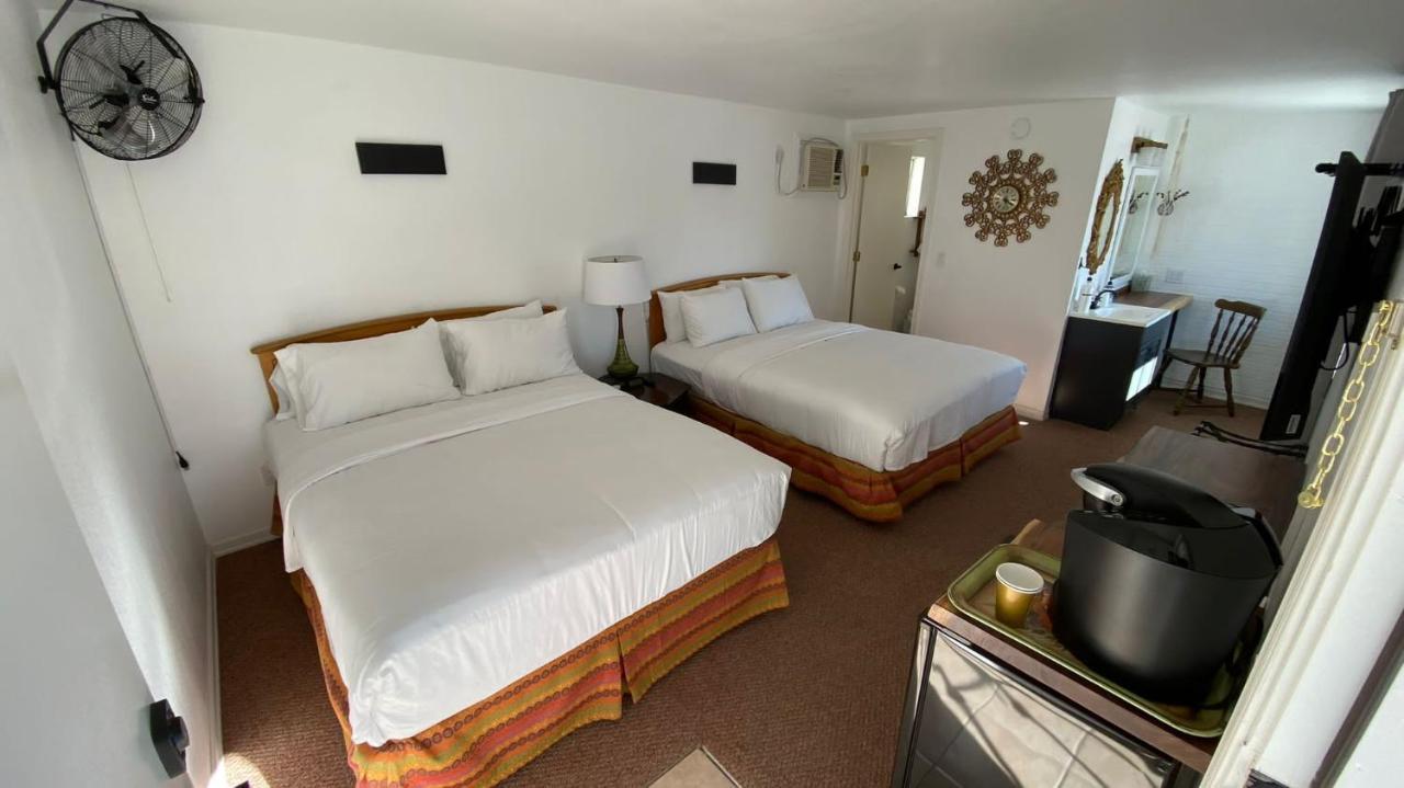 The Aztec Motel & Creative Space Seligman Bagian luar foto
