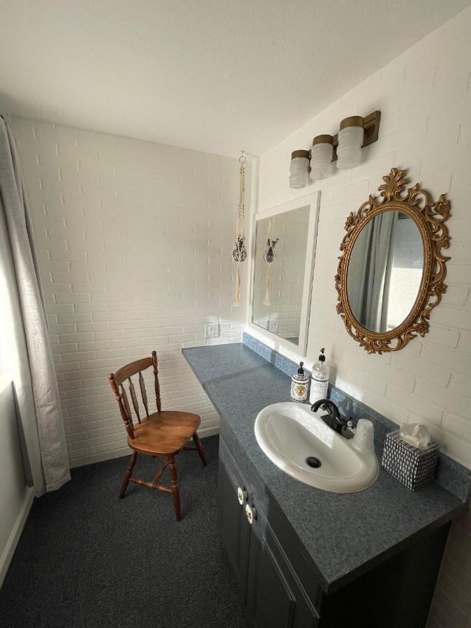 The Aztec Motel & Creative Space Seligman Bagian luar foto