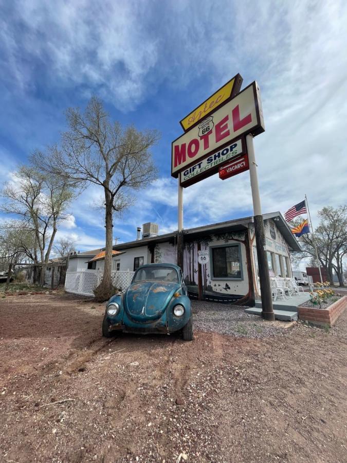 The Aztec Motel & Creative Space Seligman Bagian luar foto