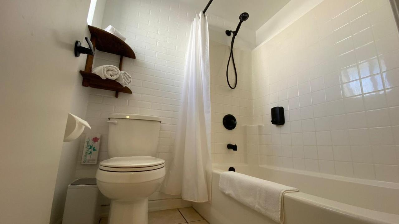 The Aztec Motel & Creative Space Seligman Bagian luar foto