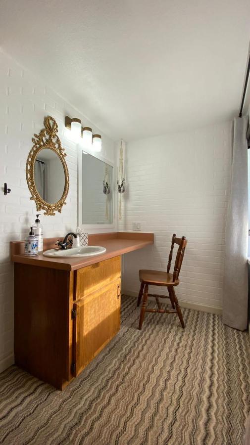 The Aztec Motel & Creative Space Seligman Bagian luar foto