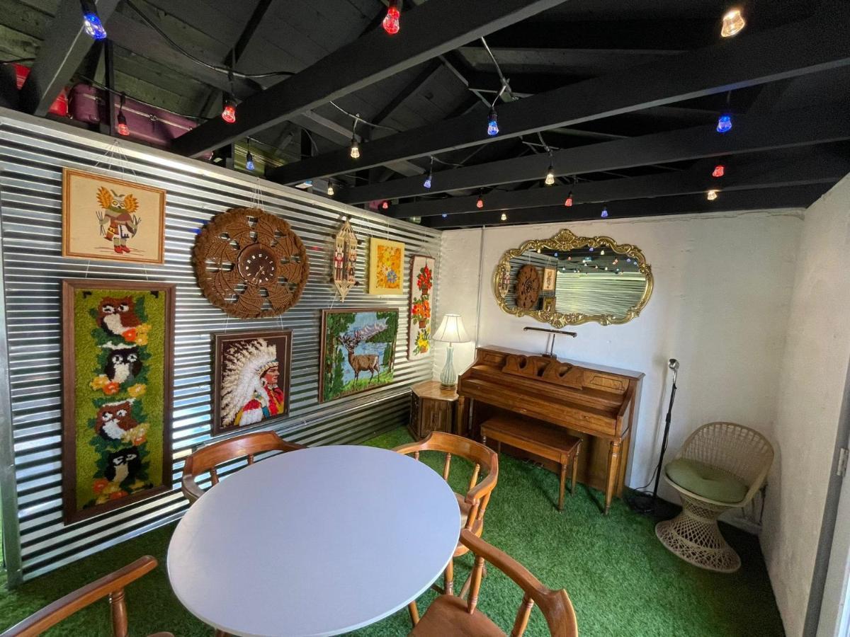 The Aztec Motel & Creative Space Seligman Bagian luar foto