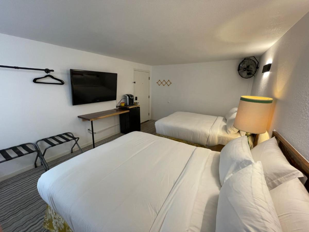 The Aztec Motel & Creative Space Seligman Bagian luar foto