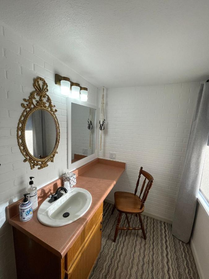 The Aztec Motel & Creative Space Seligman Bagian luar foto