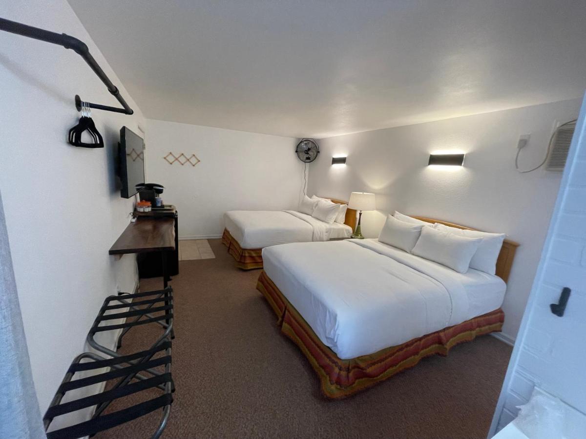 The Aztec Motel & Creative Space Seligman Bagian luar foto