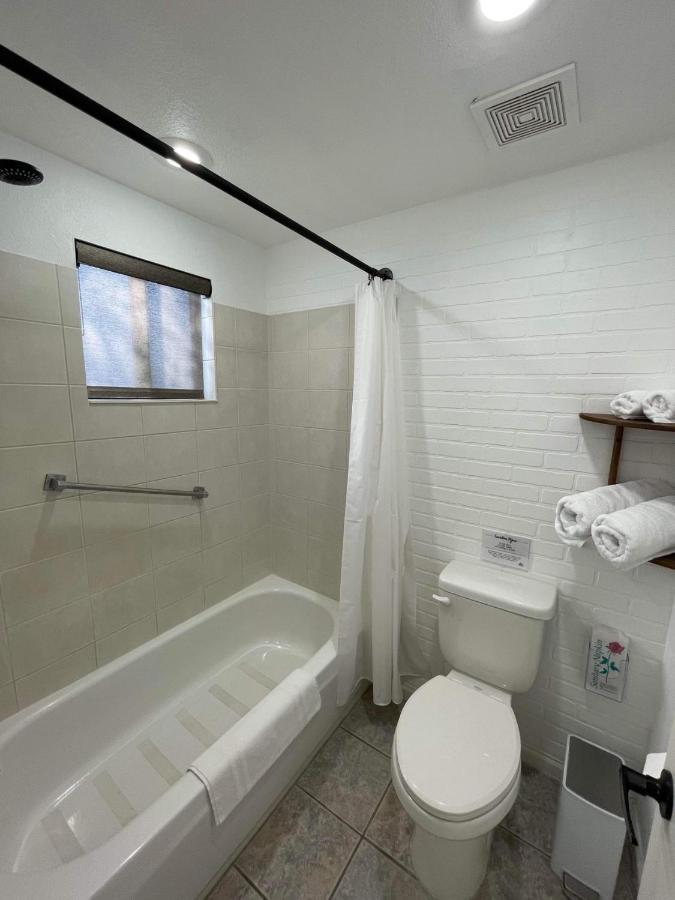 The Aztec Motel & Creative Space Seligman Bagian luar foto