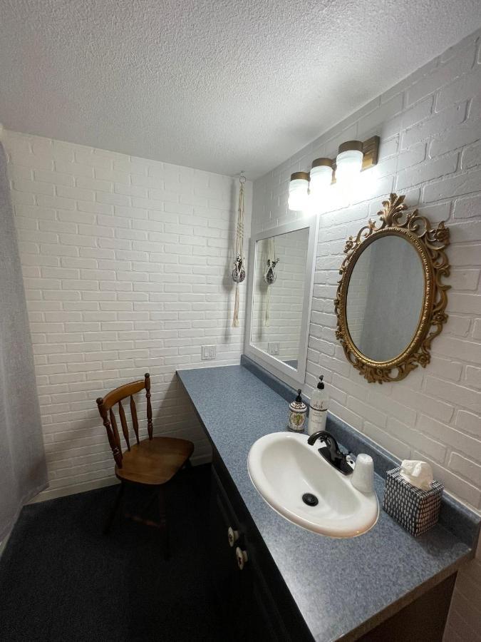 The Aztec Motel & Creative Space Seligman Bagian luar foto
