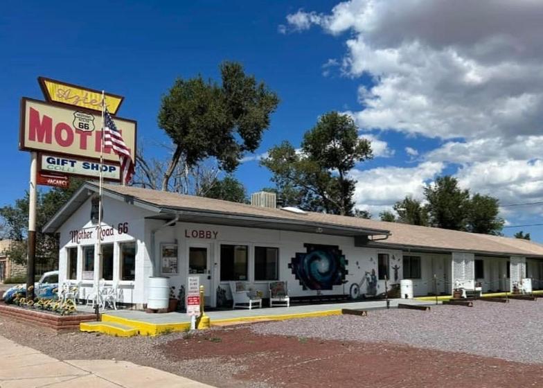 The Aztec Motel & Creative Space Seligman Bagian luar foto