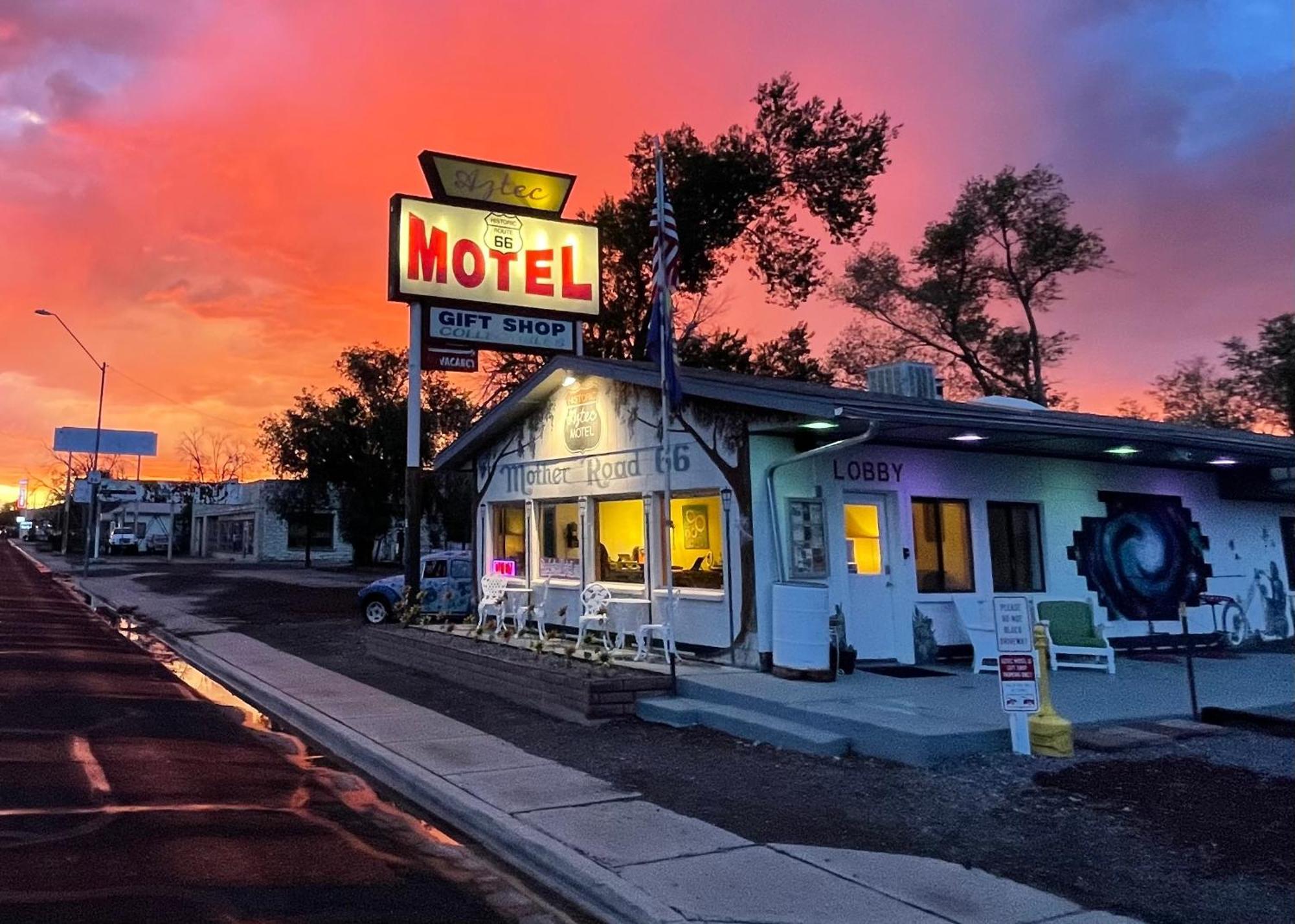 The Aztec Motel & Creative Space Seligman Bagian luar foto